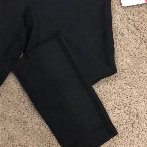 Yogalicious black ankle length leggings - Picture 2 of 5